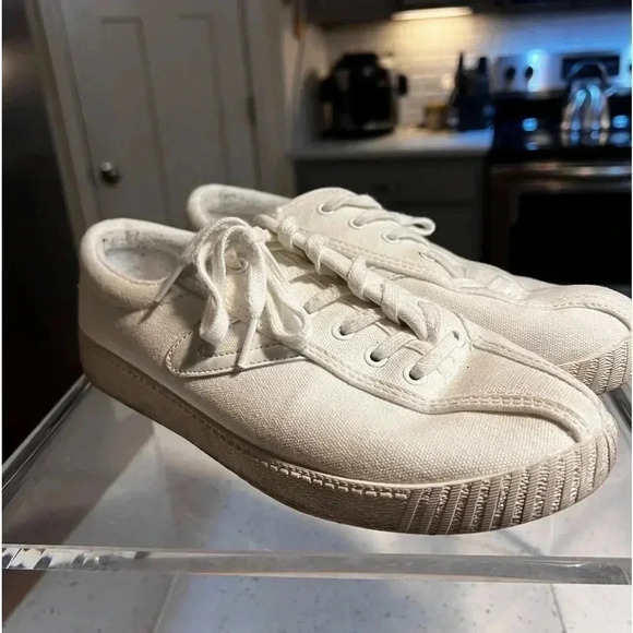 Tretorn Women’s Tennis Shoes 8.5 women’s - Picture 6 of 6